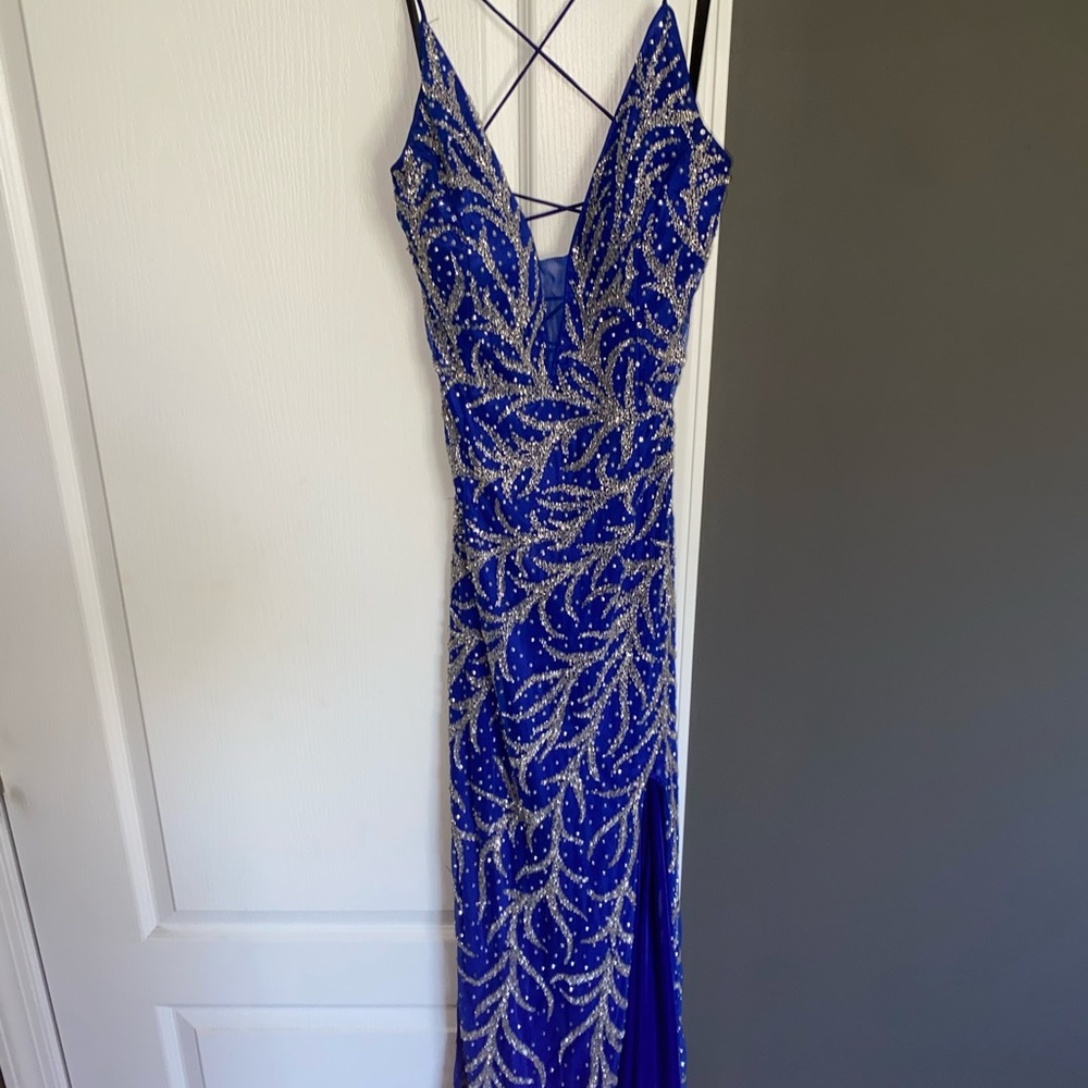 Primavera Size 6 Prom Dress| Worn one time!! no damage!!